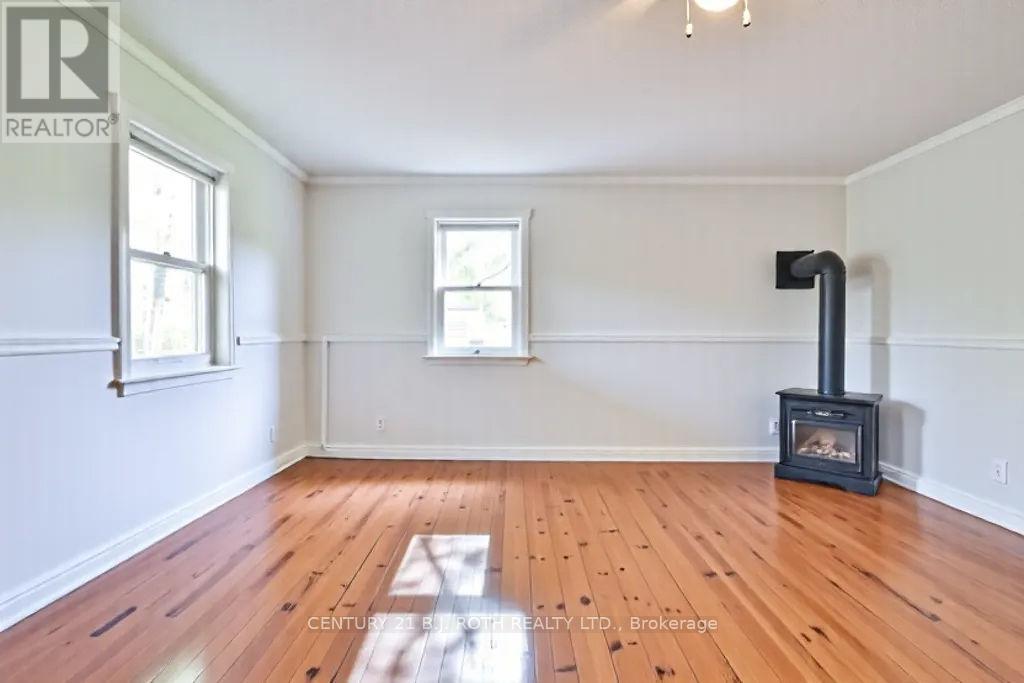 1048 Old North Road N, Huntsville (Chaffey), Ontario  P1H 2J4 - Photo 4 - X12398548