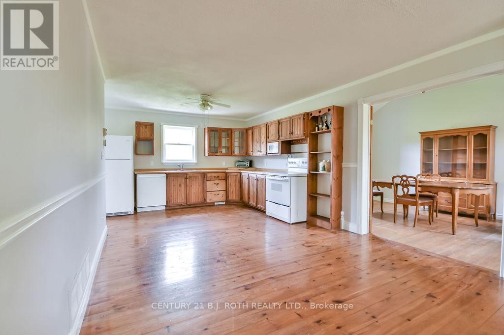 1048 Old North Road N, Huntsville (Chaffey), Ontario  P1H 2J4 - Photo 8 - X12398548