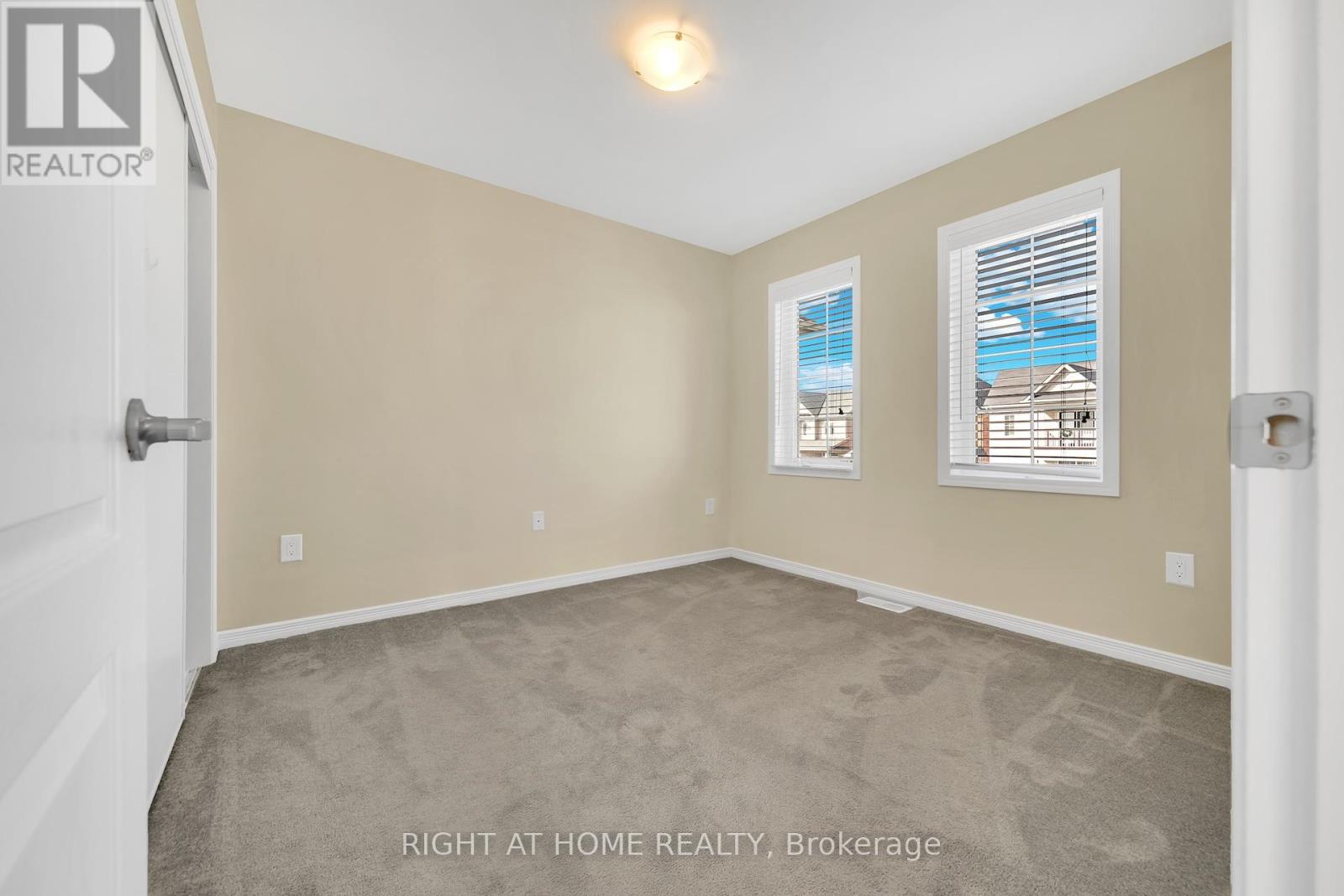32 Mccargow Drive, Haldimand, Ontario  N3W 0C3 - Photo 27 - X12466801