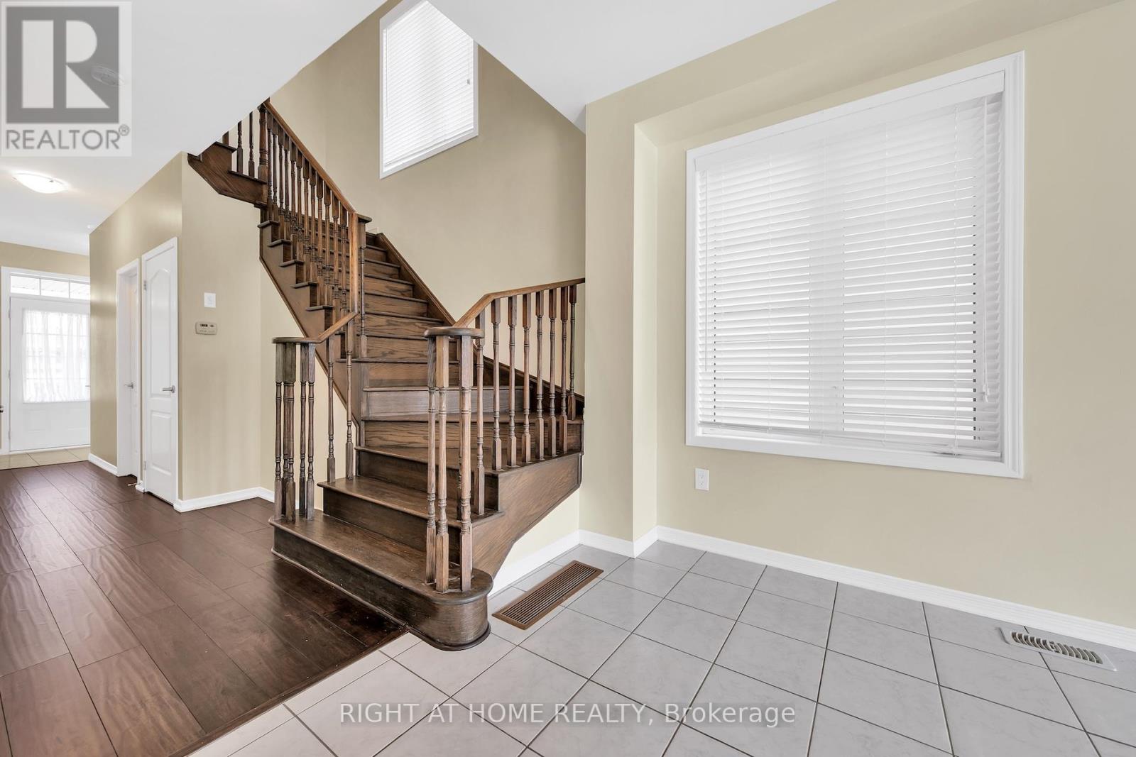 32 Mccargow Drive, Haldimand, Ontario  N3W 0C3 - Photo 21 - X12466801