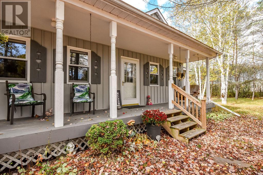 1048 Old North Road N, Huntsville (Chaffey), Ontario  P1H 2J4 - Photo 2 - X12398548
