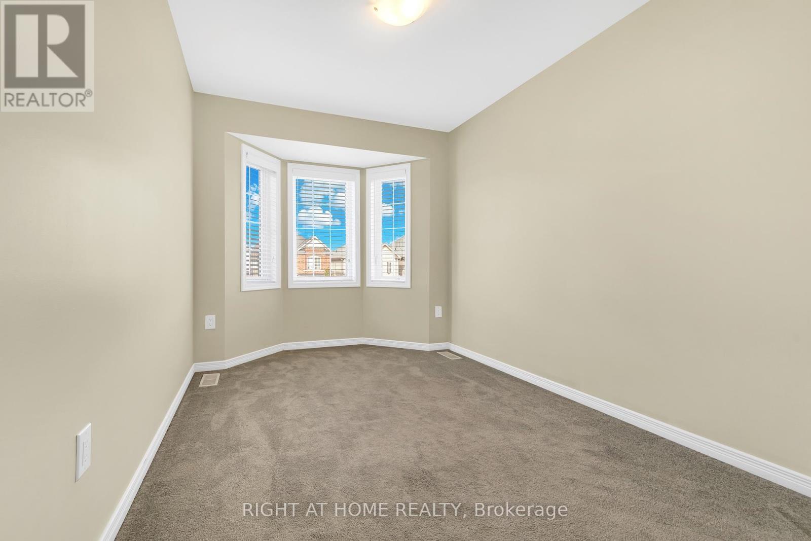 32 Mccargow Drive, Haldimand, Ontario  N3W 0C3 - Photo 23 - X12466801