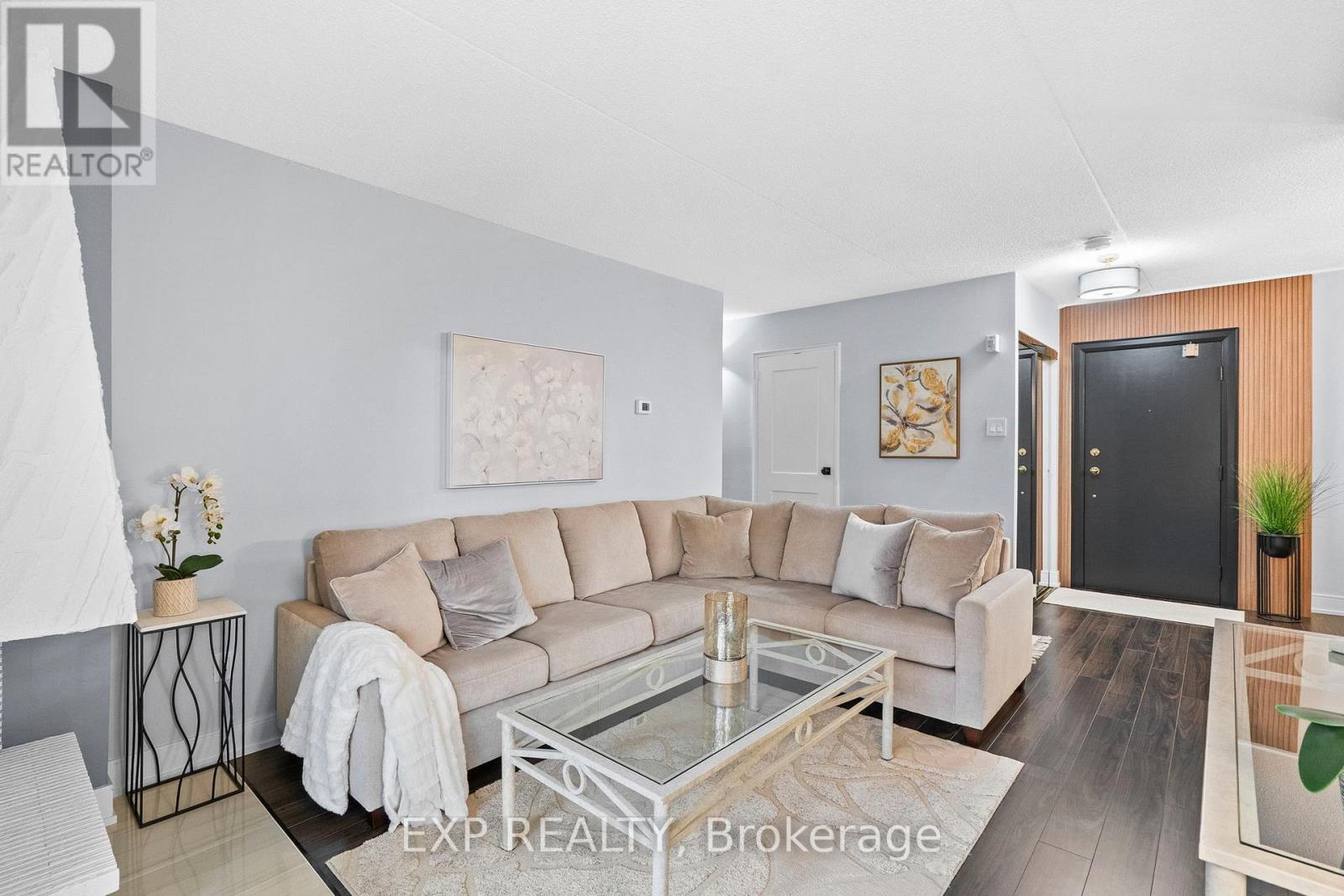 203 - 15390 Yonge Street, Aurora, Ontario  L4G 1N8 - Photo 4 - N12466950