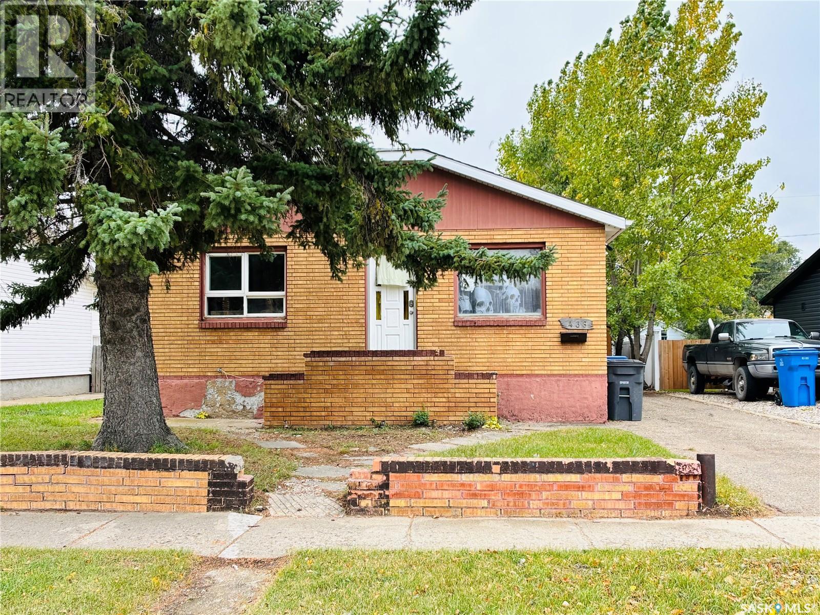 438 3rd Street, Estevan, Saskatchewan  S4A 0P2 - Photo 1 - SK020995