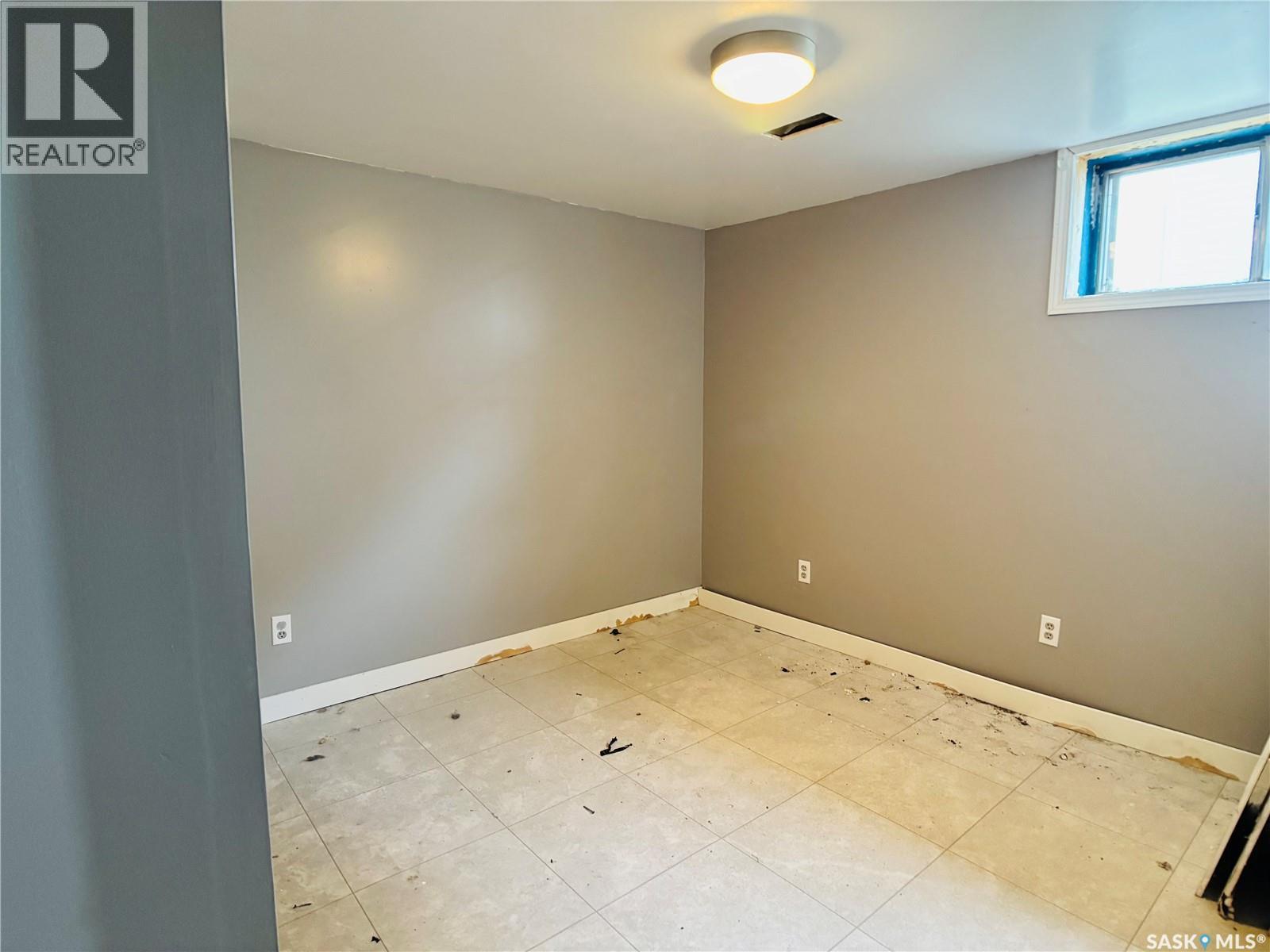 438 3rd Street, Estevan, Saskatchewan  S4A 0P2 - Photo 21 - SK020995