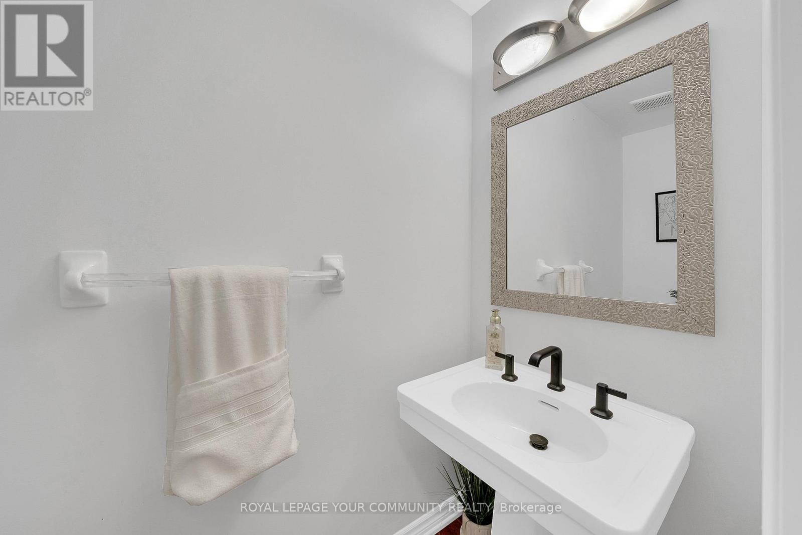 104 Taylorwood Avenue, Caledon, Ontario  L7E 1H9 - Photo 19 - W12466442