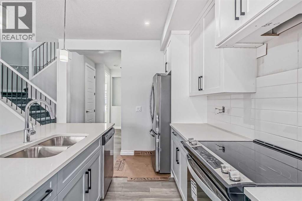 37 Southborough Lane, Cochrane, Alberta  T4C 2S6 - Photo 9 - A2264168