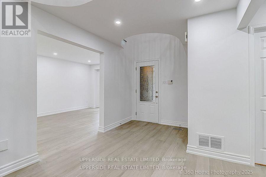 646 York Hill Boulevard, Vaughan, Ontario  L4J 5L8 - Photo 16 - N12467113