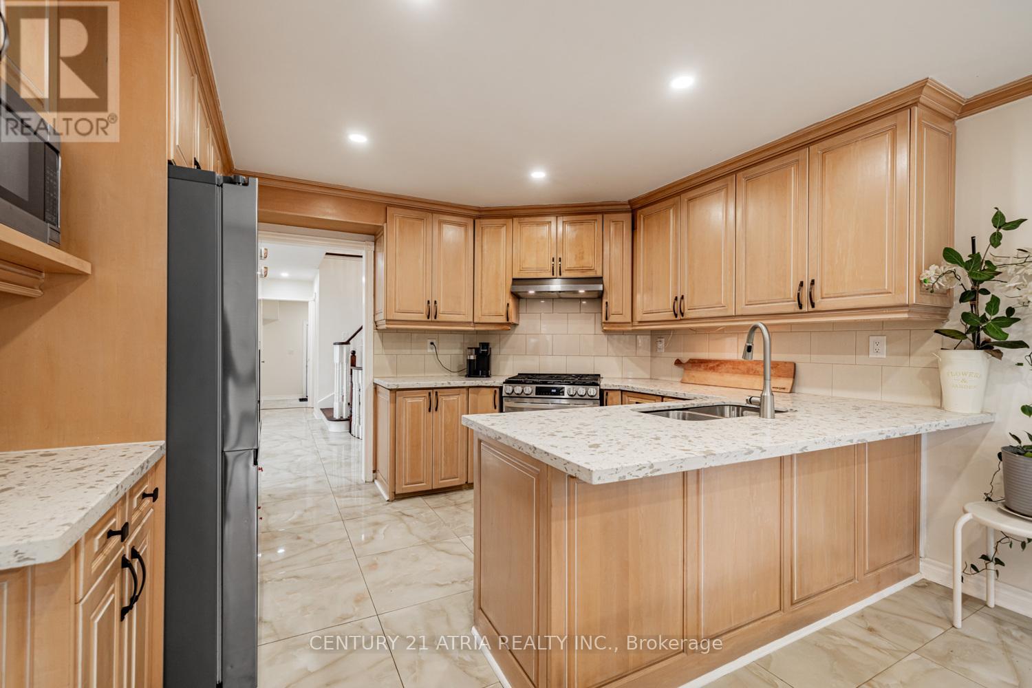 898 Stonehaven Avenue, Newmarket, Ontario  L3X 1K7 - Photo 10 - N12467122