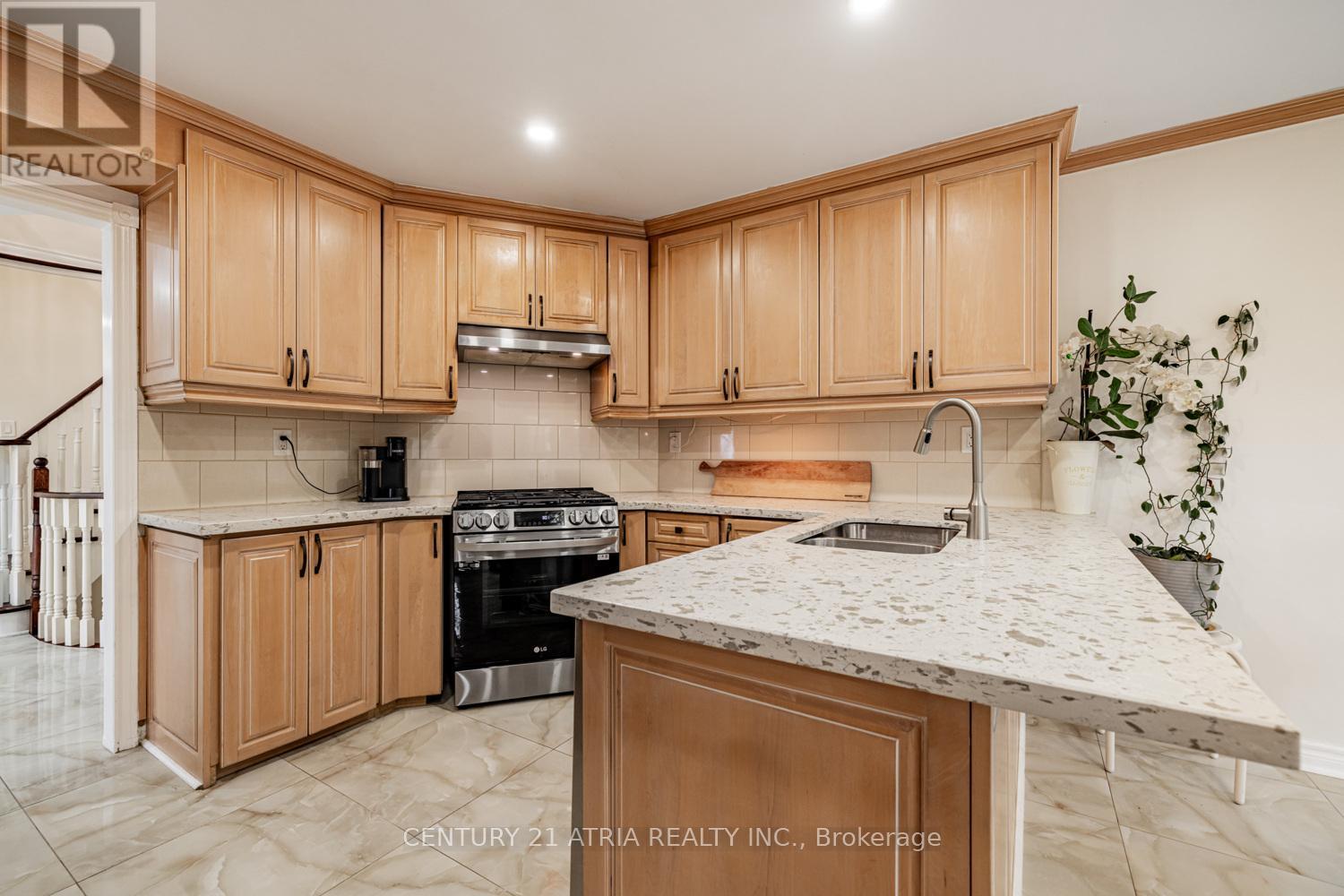 898 Stonehaven Avenue, Newmarket, Ontario  L3X 1K7 - Photo 11 - N12467122