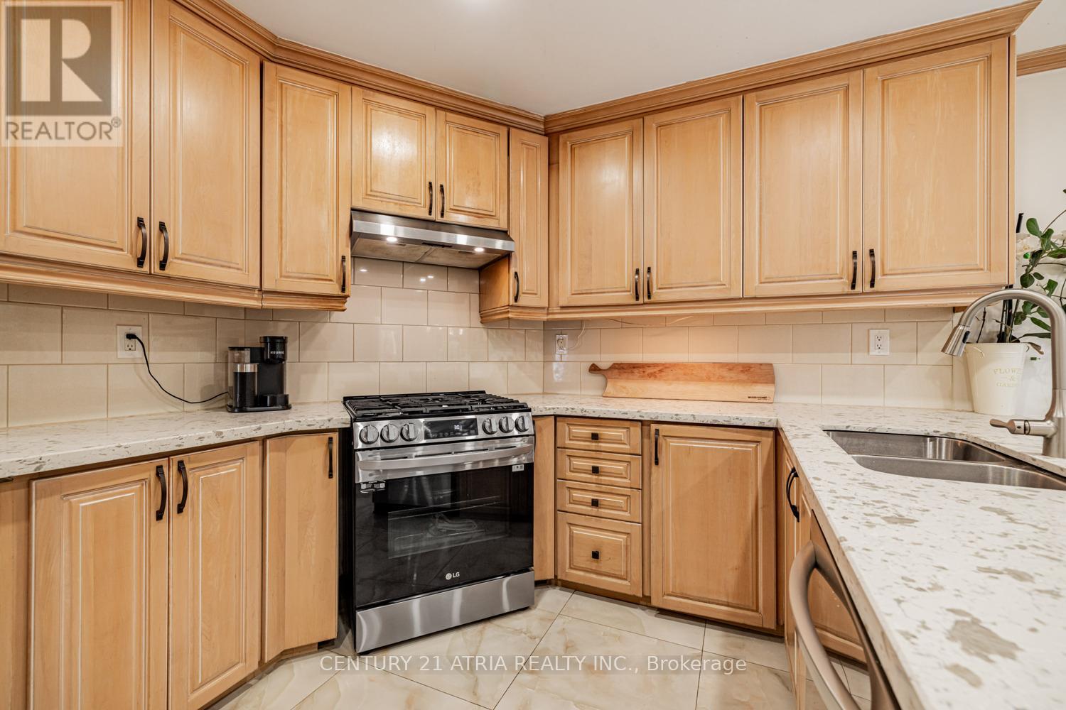 898 Stonehaven Avenue, Newmarket, Ontario  L3X 1K7 - Photo 12 - N12467122