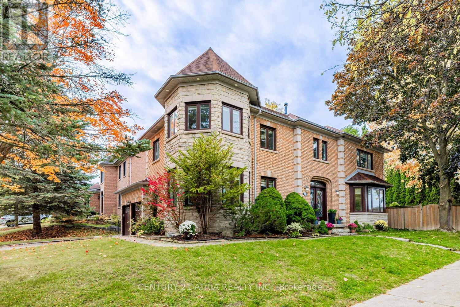 898 Stonehaven Avenue, Newmarket, Ontario  L3X 1K7 - Photo 2 - N12467122