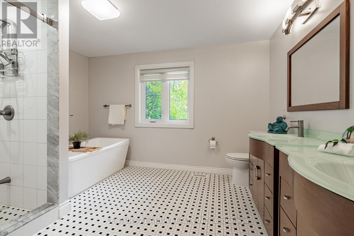 898 Stonehaven Avenue, Newmarket, Ontario  L3X 1K7 - Photo 29 - N12467122