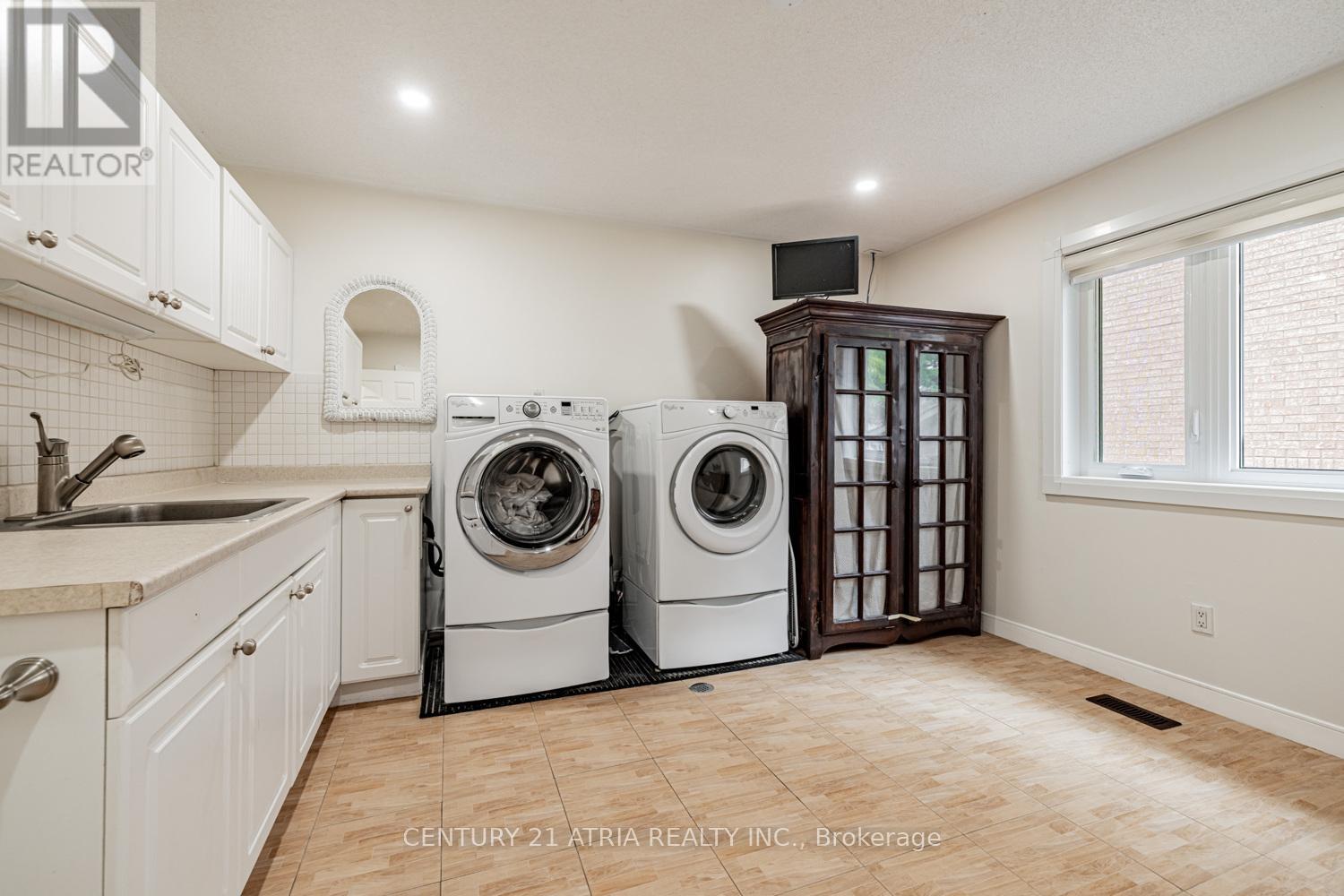 898 Stonehaven Avenue, Newmarket, Ontario  L3X 1K7 - Photo 35 - N12467122