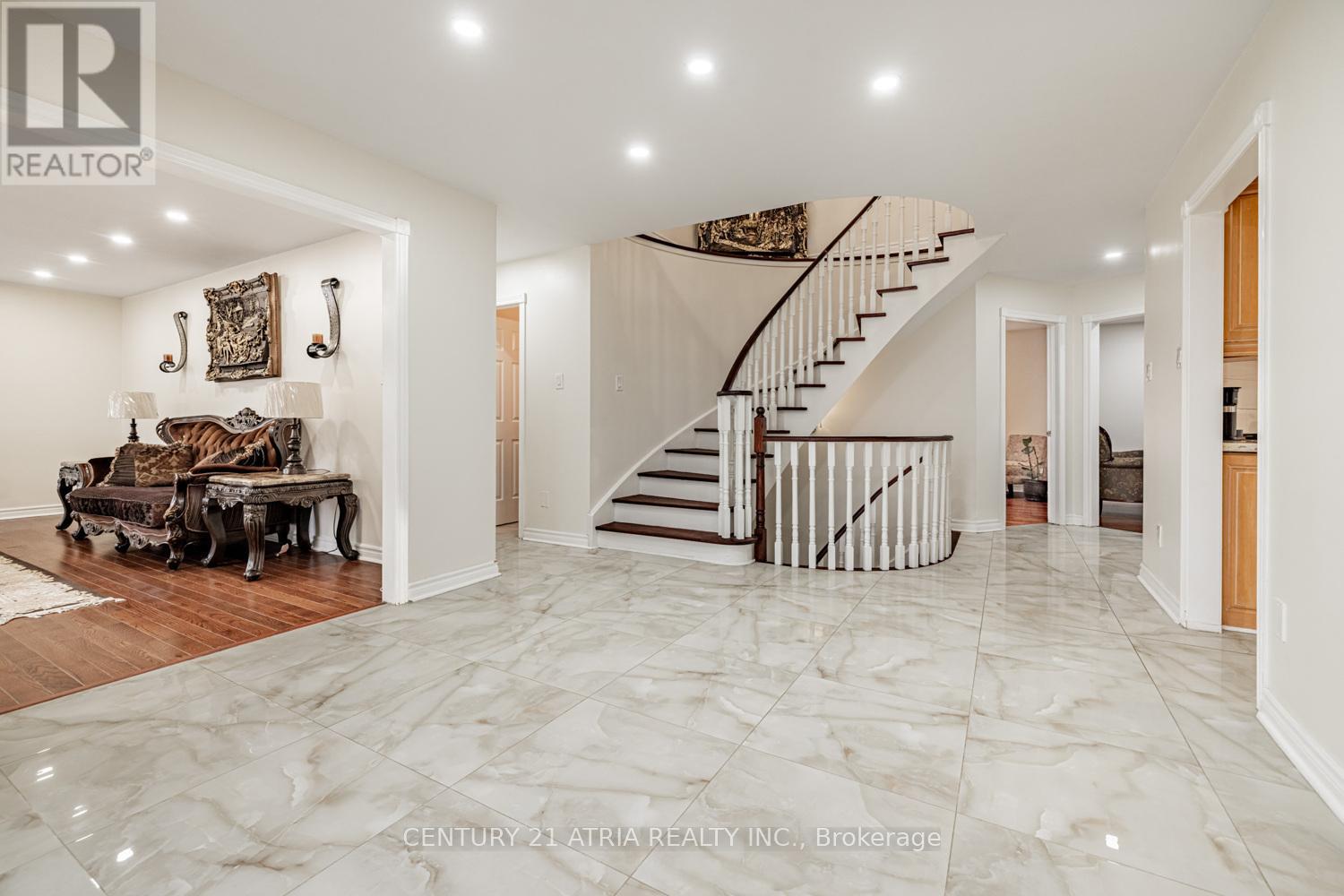 898 Stonehaven Avenue, Newmarket, Ontario  L3X 1K7 - Photo 5 - N12467122