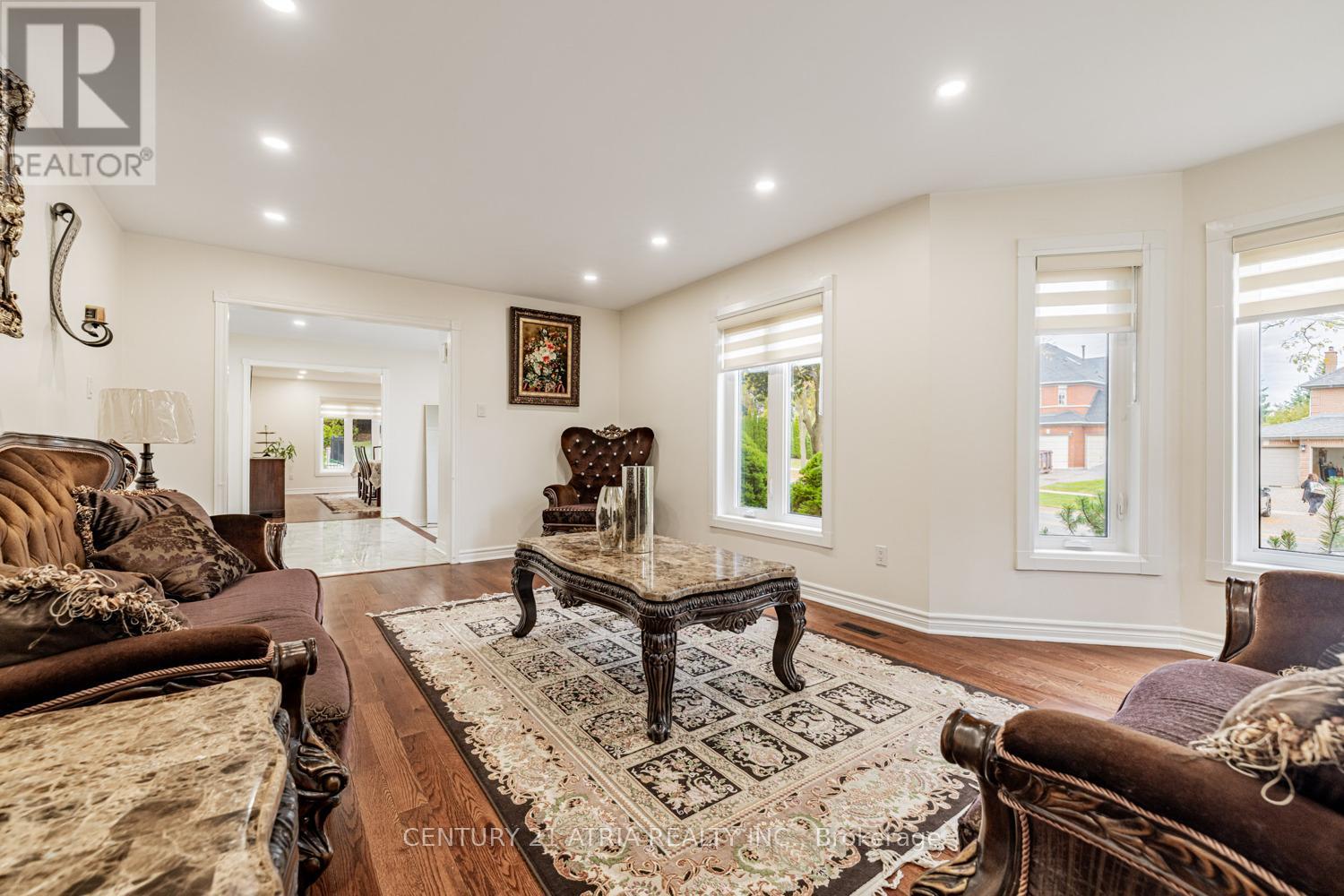 898 Stonehaven Avenue, Newmarket, Ontario  L3X 1K7 - Photo 9 - N12467122