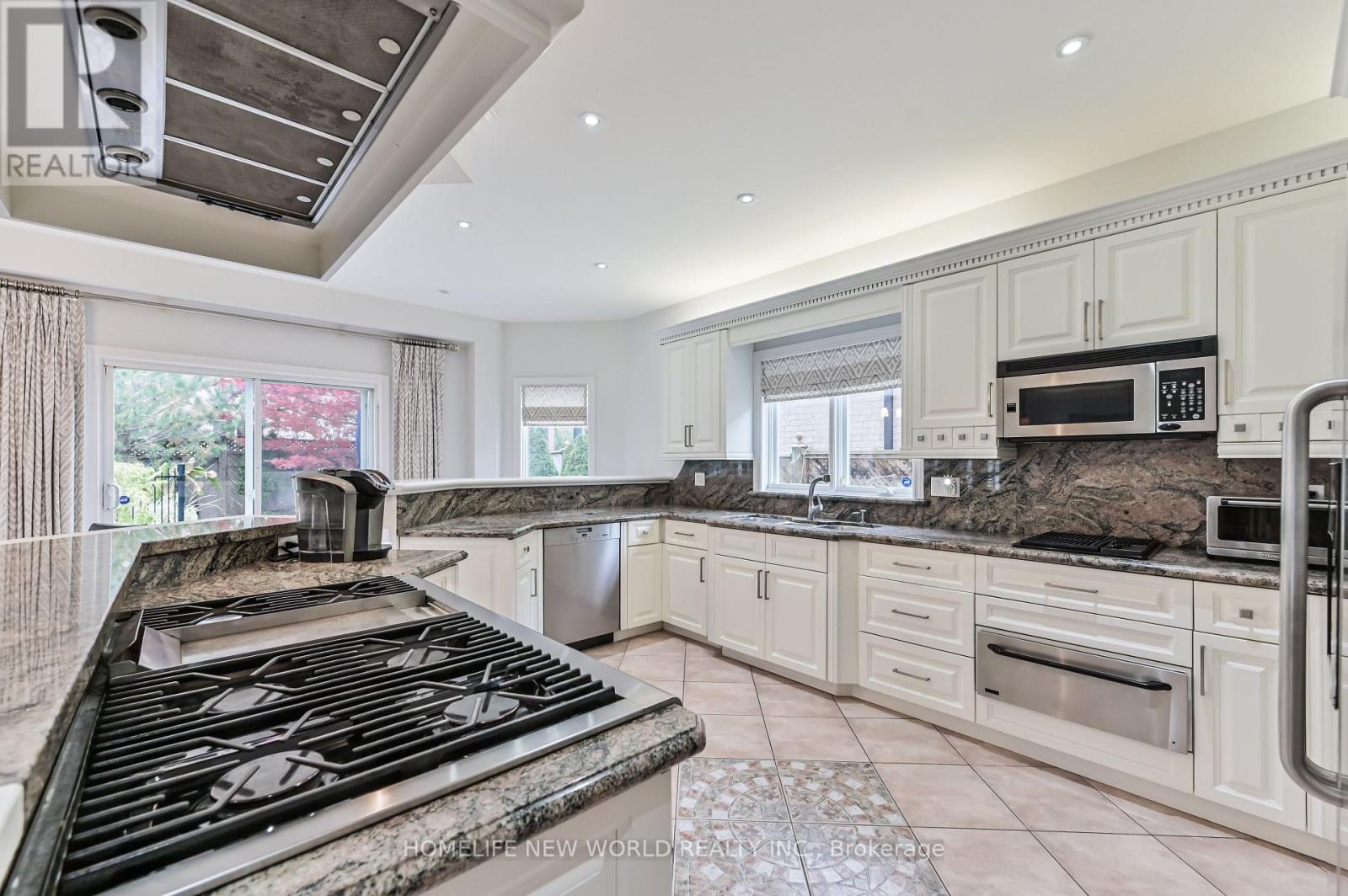 46 El Dorado Street, Richmond Hill, Ontario  L4C 0G8 - Photo 10 - N12467134