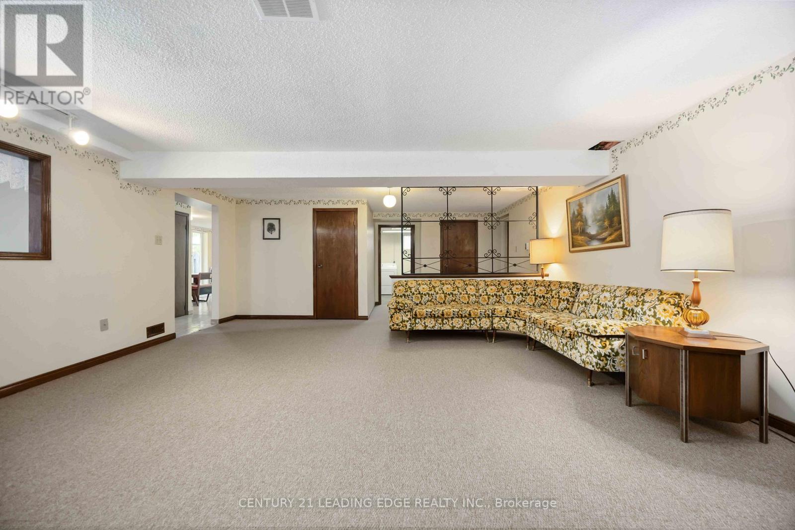 52 Aspen Crescent, Whitchurch-Stouffville, Ontario  L4A 5C7 - Photo 34 - N12467143