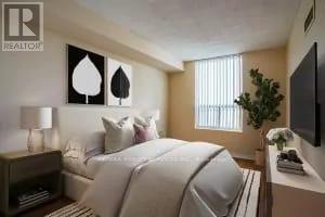 916 - 135 Hillcrest Avenue, Mississauga, Ontario  L5B 4B1 - Photo 13 - W12467130