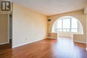 916 - 135 Hillcrest Avenue, Mississauga, Ontario  L5B 4B1 - Photo 14 - W12467130