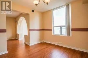 916 - 135 Hillcrest Avenue, Mississauga, Ontario  L5B 4B1 - Photo 15 - W12467130