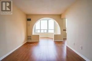 916 - 135 Hillcrest Avenue, Mississauga, Ontario  L5B 4B1 - Photo 5 - W12467130
