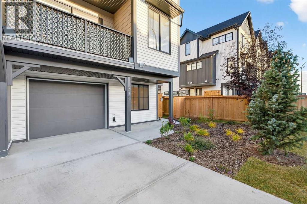 675 South Point Heath Sw, Airdrie, Alberta  T4B 5H7 - Photo 3 - A2264158