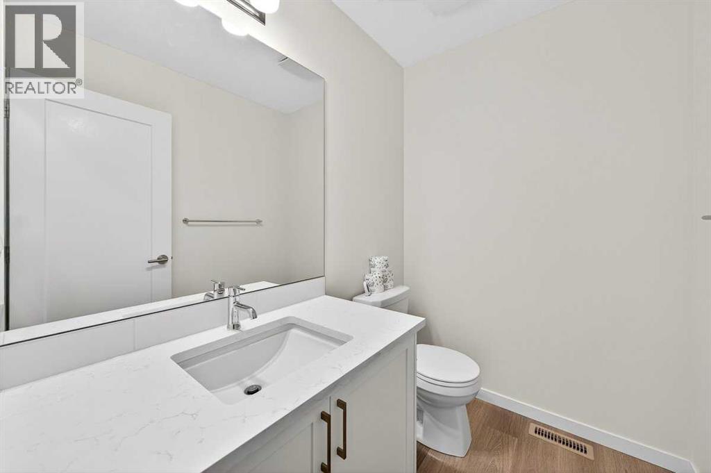 675 South Point Heath Sw, Airdrie, Alberta  T4B 5H7 - Photo 11 - A2264158