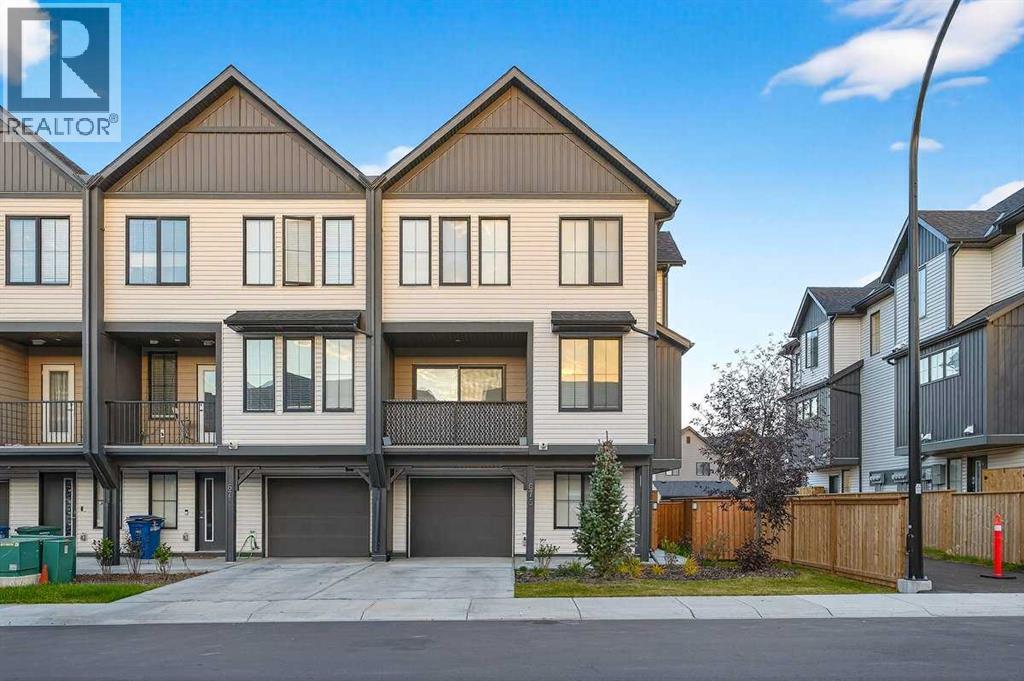 675 South Point Heath Sw, Airdrie, Alberta  T4B 5H7 - Photo 1 - A2264158