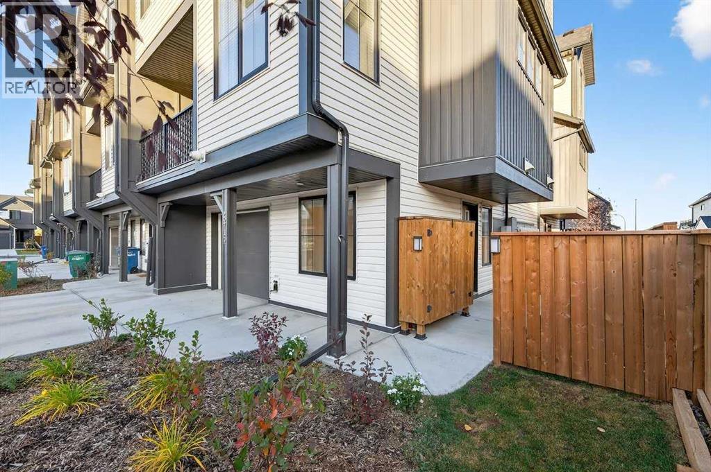 675 South Point Heath Sw, Airdrie, Alberta  T4B 5H7 - Photo 4 - A2264158