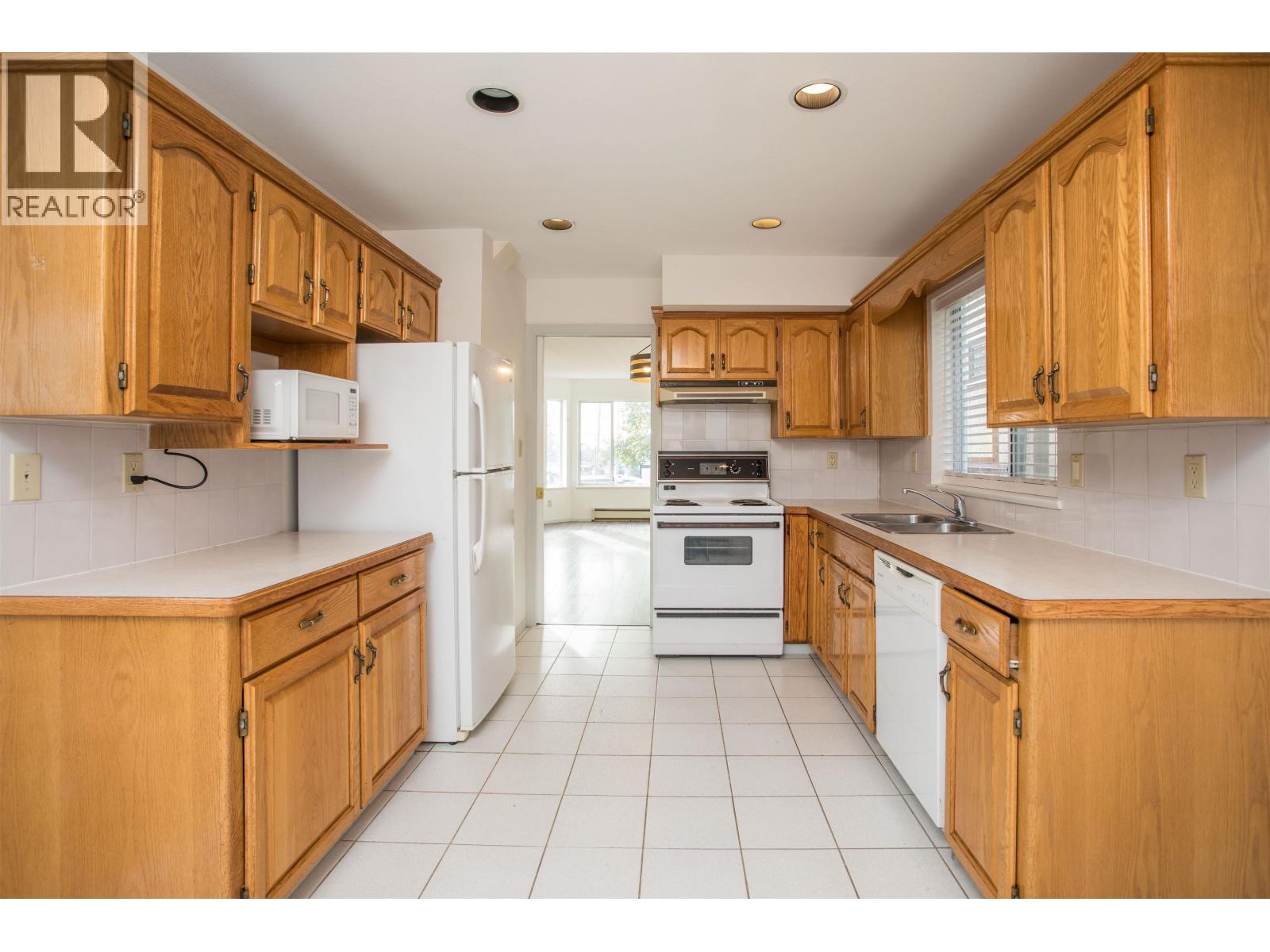 1255 W 64th Avenue, Vancouver, British Columbia  V6P 2M7 - Photo 7 - R3059190