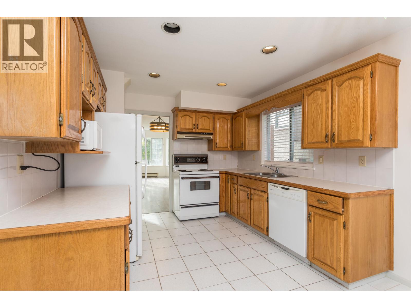 1255 W 64th Avenue, Vancouver, British Columbia  V6P 2M7 - Photo 8 - R3059190