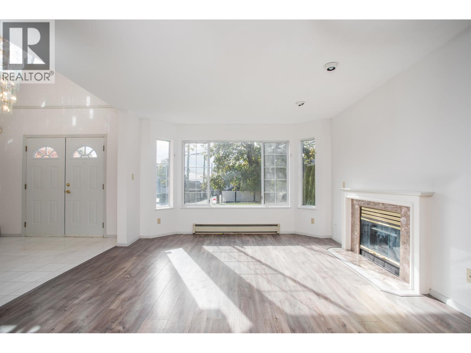 1255 W 64th Avenue, Vancouver, British Columbia  V6P 2M7 - Photo 2 - R3059190