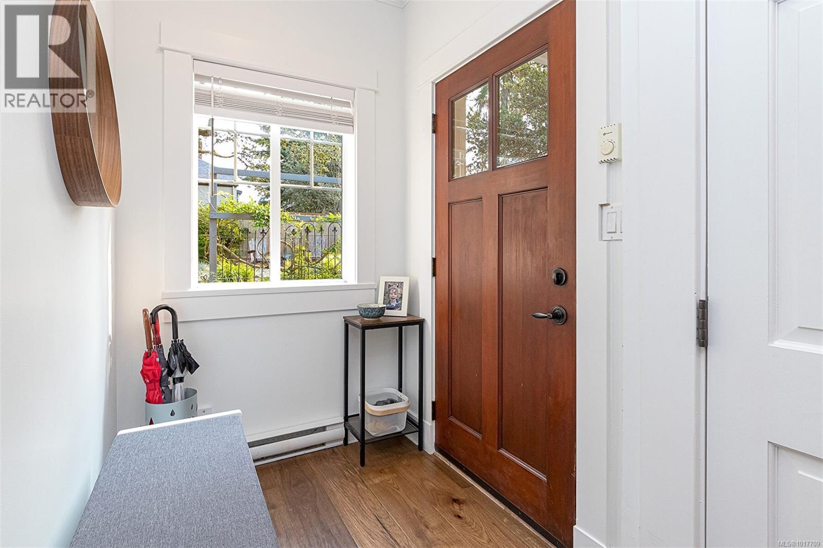 1 1002 Carberry Gdns, Victoria, British Columbia V8S 3R7 - Photo 10 - 1017709