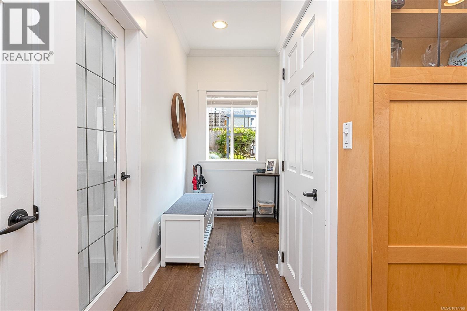 1 1002 Carberry Gdns, Victoria, British Columbia V8S 3R7 - Photo 11 - 1017709