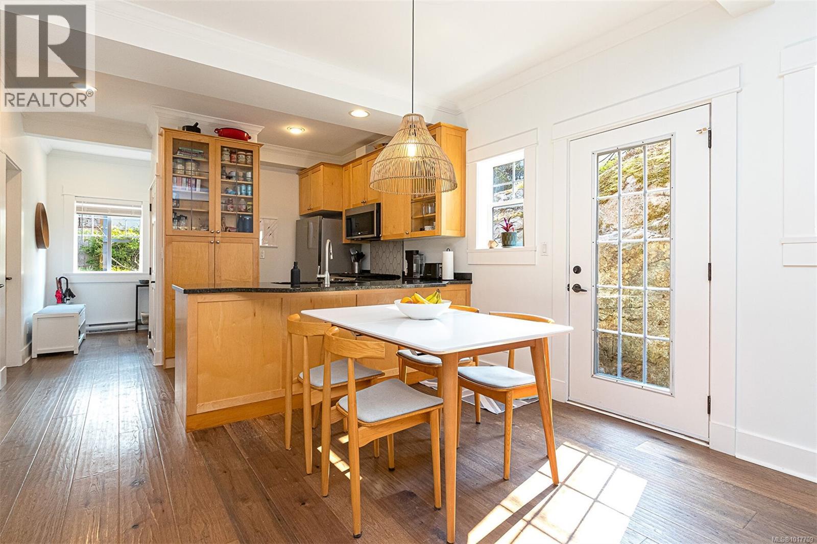 1 1002 Carberry Gdns, Victoria, British Columbia V8S 3R7 - Photo 16 - 1017709