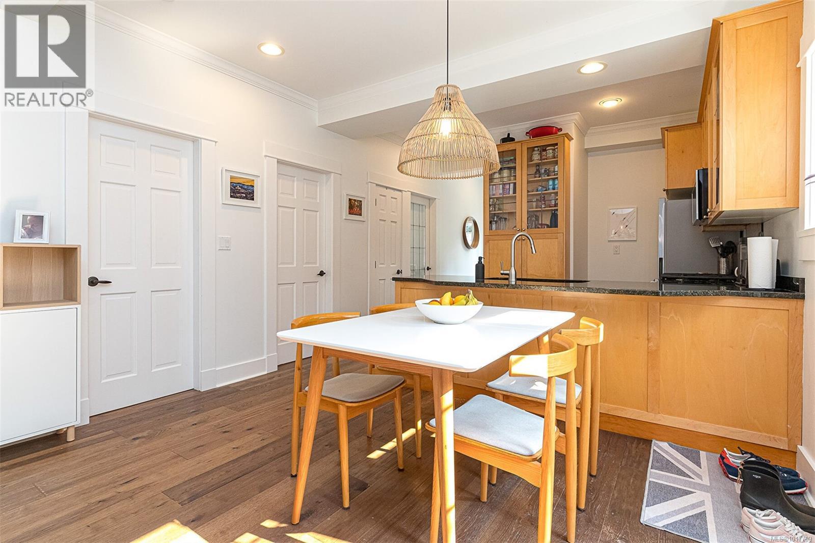 1 1002 Carberry Gdns, Victoria, British Columbia V8S 3R7 - Photo 17 - 1017709