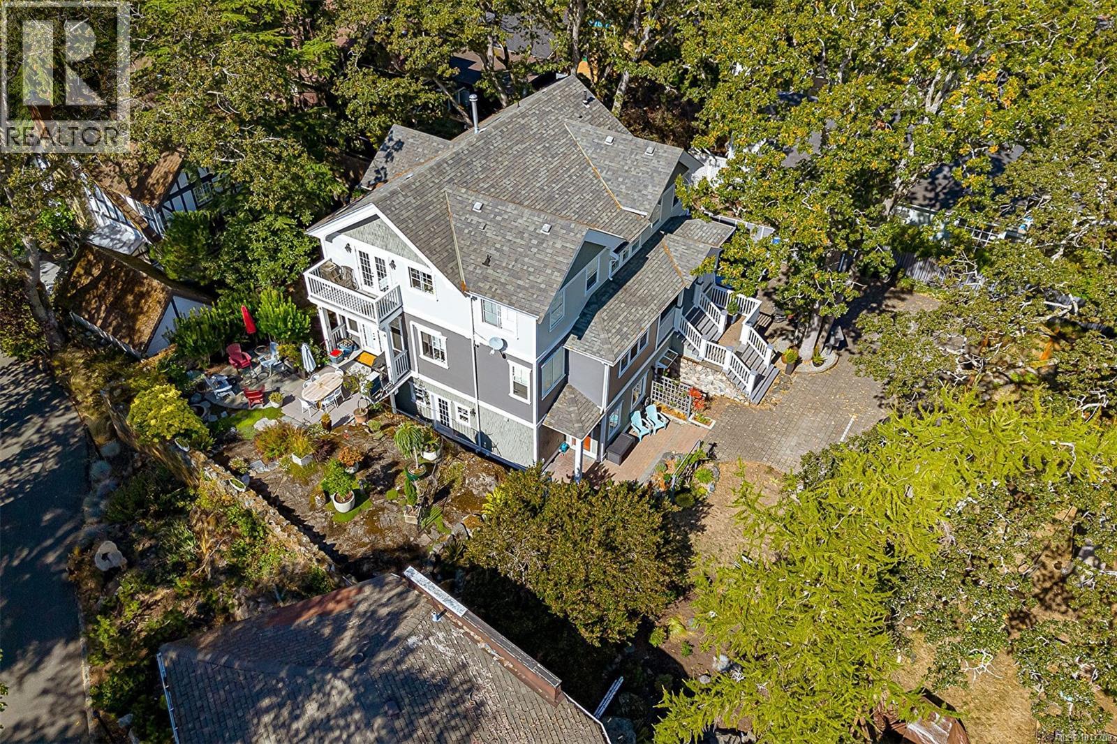 1 1002 Carberry Gdns, Victoria, British Columbia V8S 3R7 - Photo 2 - 1017709