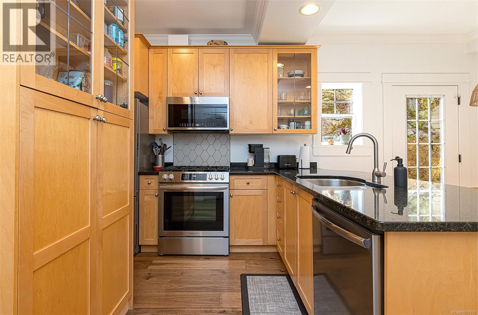 1 1002 Carberry Gdns, Victoria, British Columbia V8S 3R7 - Photo 21 - 1017709