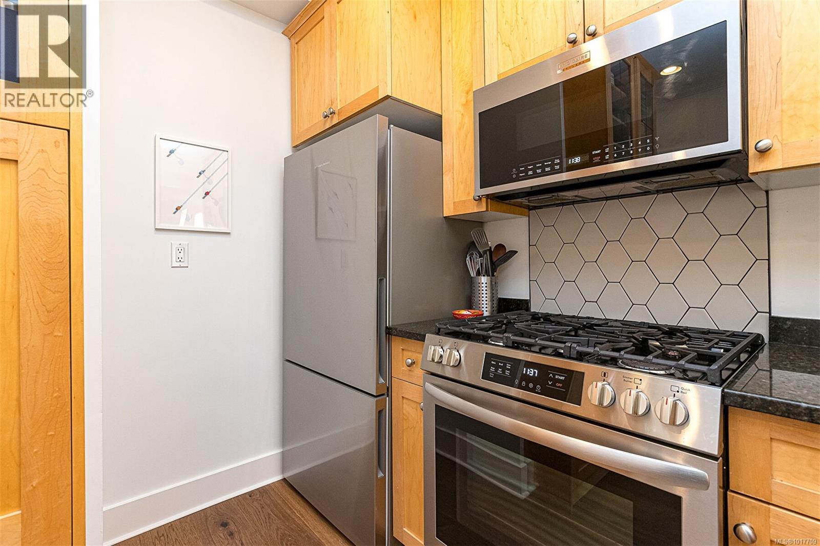 1 1002 Carberry Gdns, Victoria, British Columbia V8S 3R7 - Photo 22 - 1017709