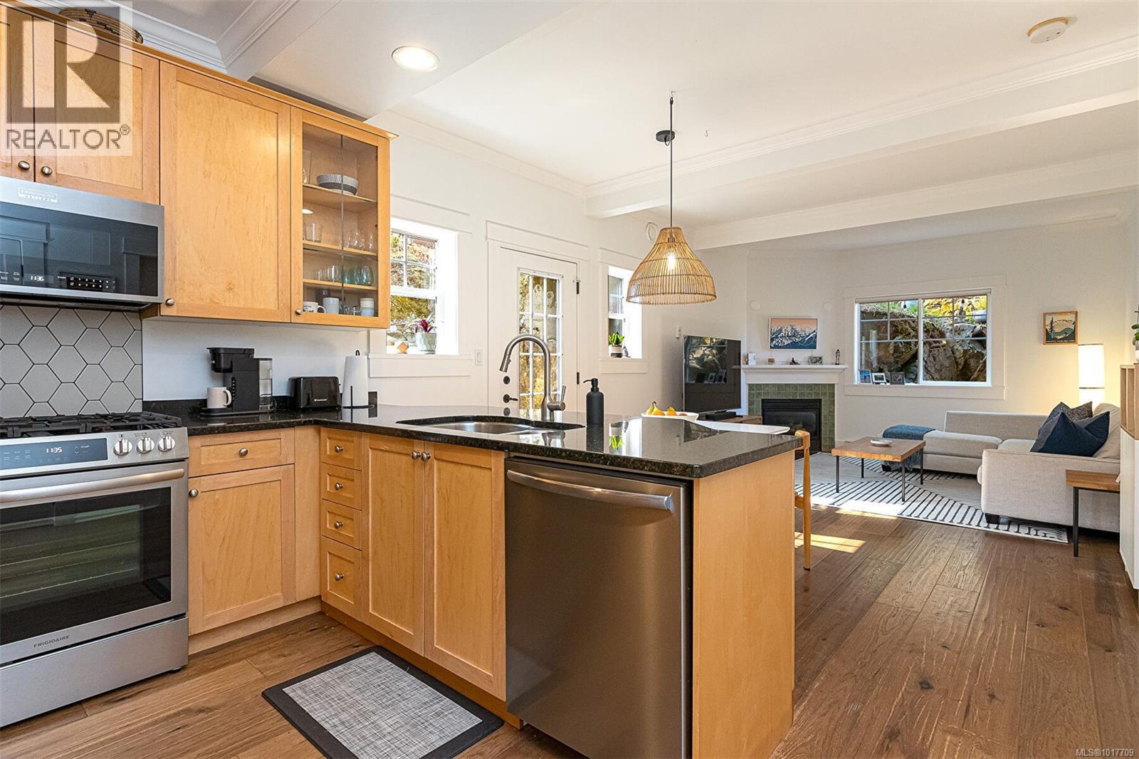 1 1002 Carberry Gdns, Victoria, British Columbia V8S 3R7 - Photo 23 - 1017709