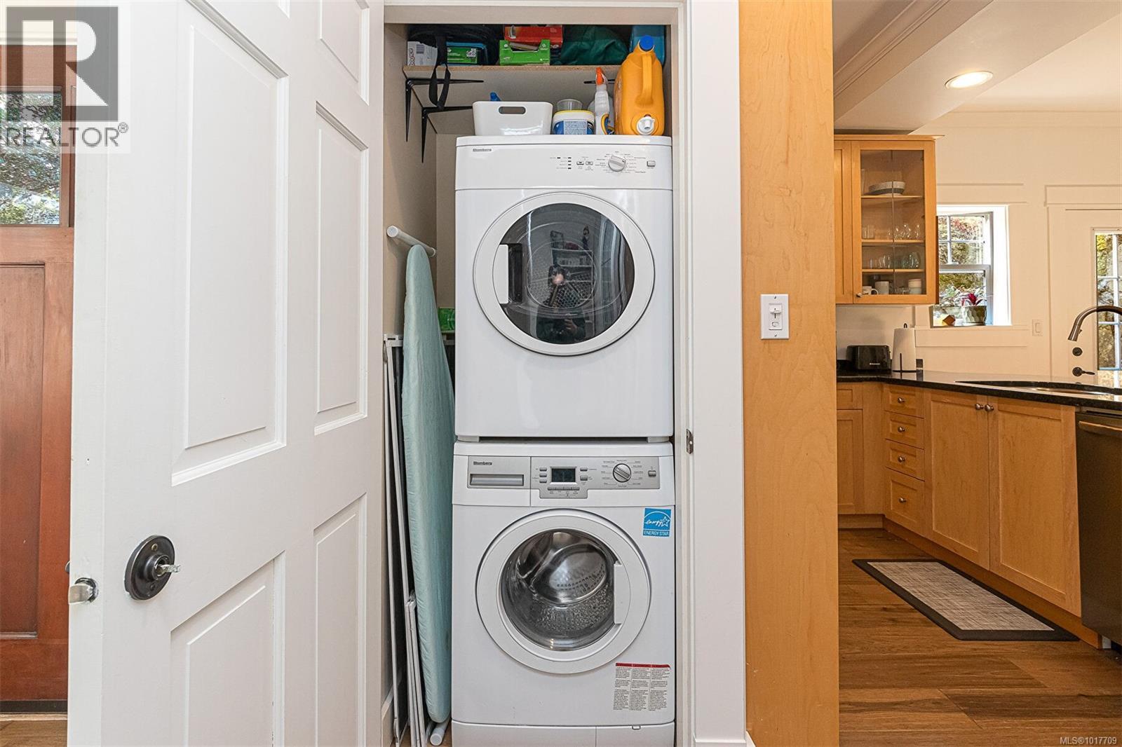 1 1002 Carberry Gdns, Victoria, British Columbia V8S 3R7 - Photo 34 - 1017709