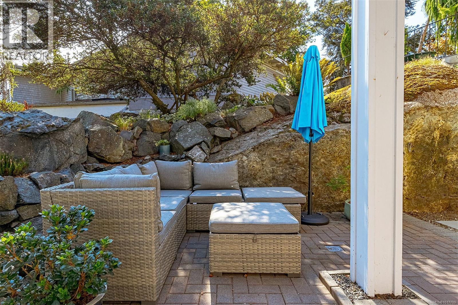 1 1002 Carberry Gdns, Victoria, British Columbia V8S 3R7 - Photo 36 - 1017709