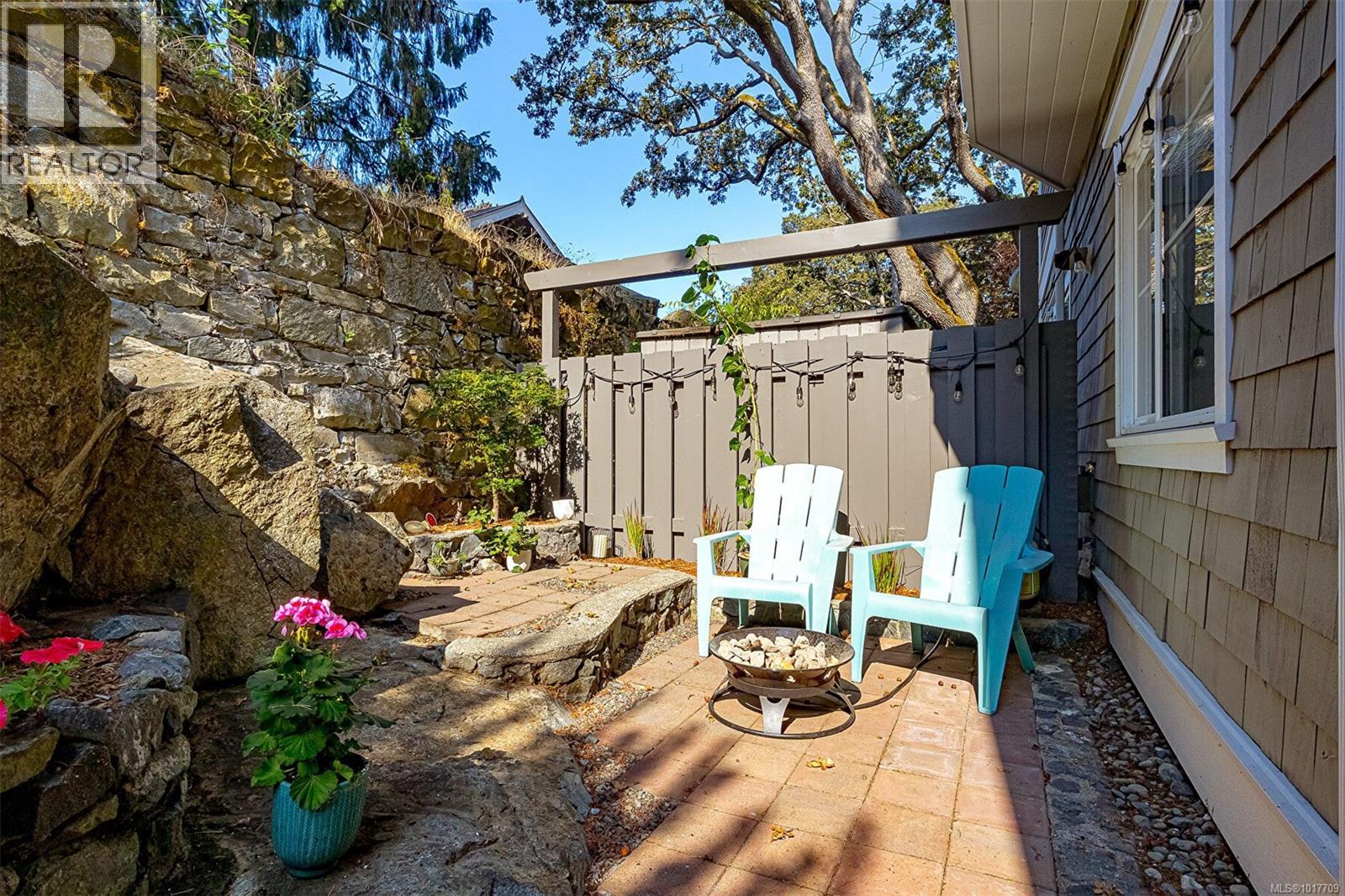 1 1002 Carberry Gdns, Victoria, British Columbia V8S 3R7 - Photo 38 - 1017709