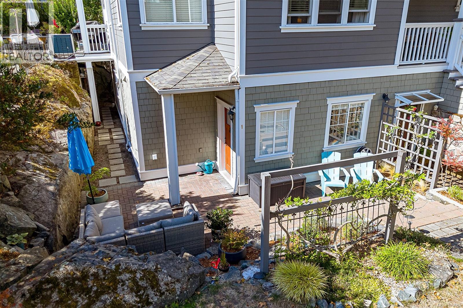 1 1002 Carberry Gdns, Victoria, British Columbia V8S 3R7 - Photo 4 - 1017709