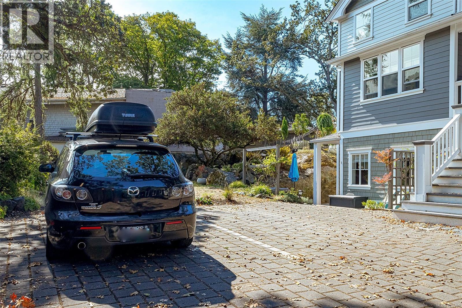 1 1002 Carberry Gdns, Victoria, British Columbia V8S 3R7 - Photo 41 - 1017709