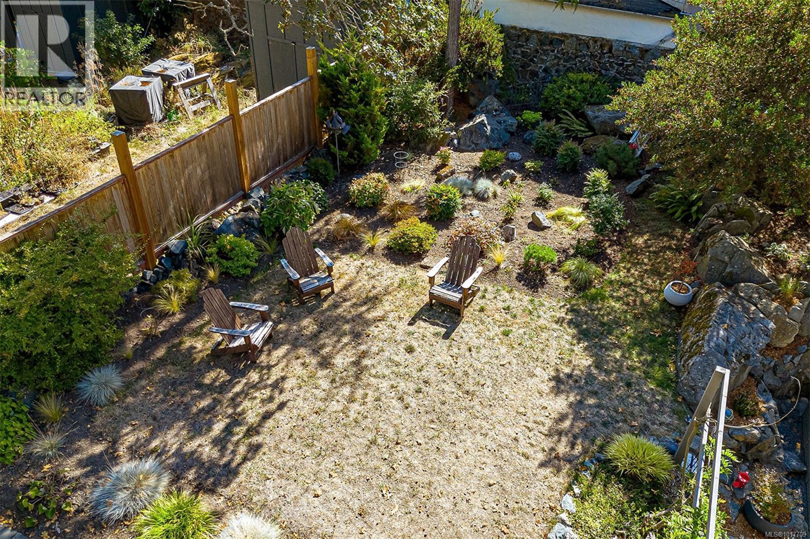 1 1002 Carberry Gdns, Victoria, British Columbia V8S 3R7 - Photo 43 - 1017709