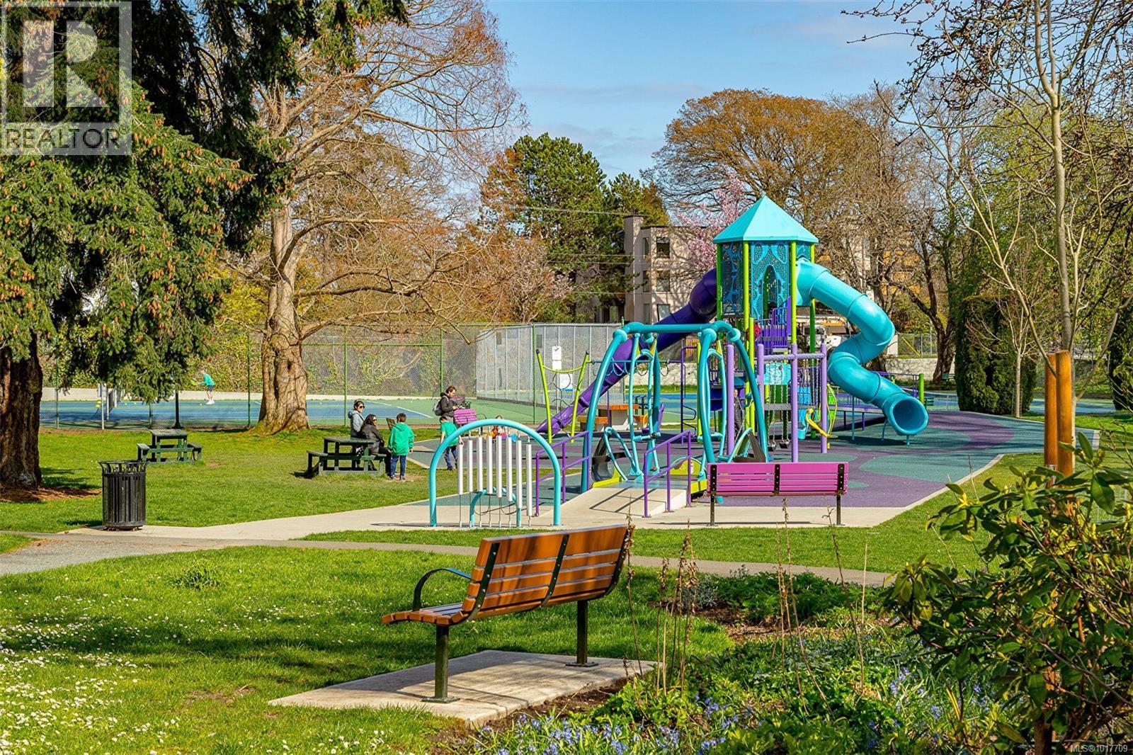 1 1002 Carberry Gdns, Victoria, British Columbia V8S 3R7 - Photo 45 - 1017709