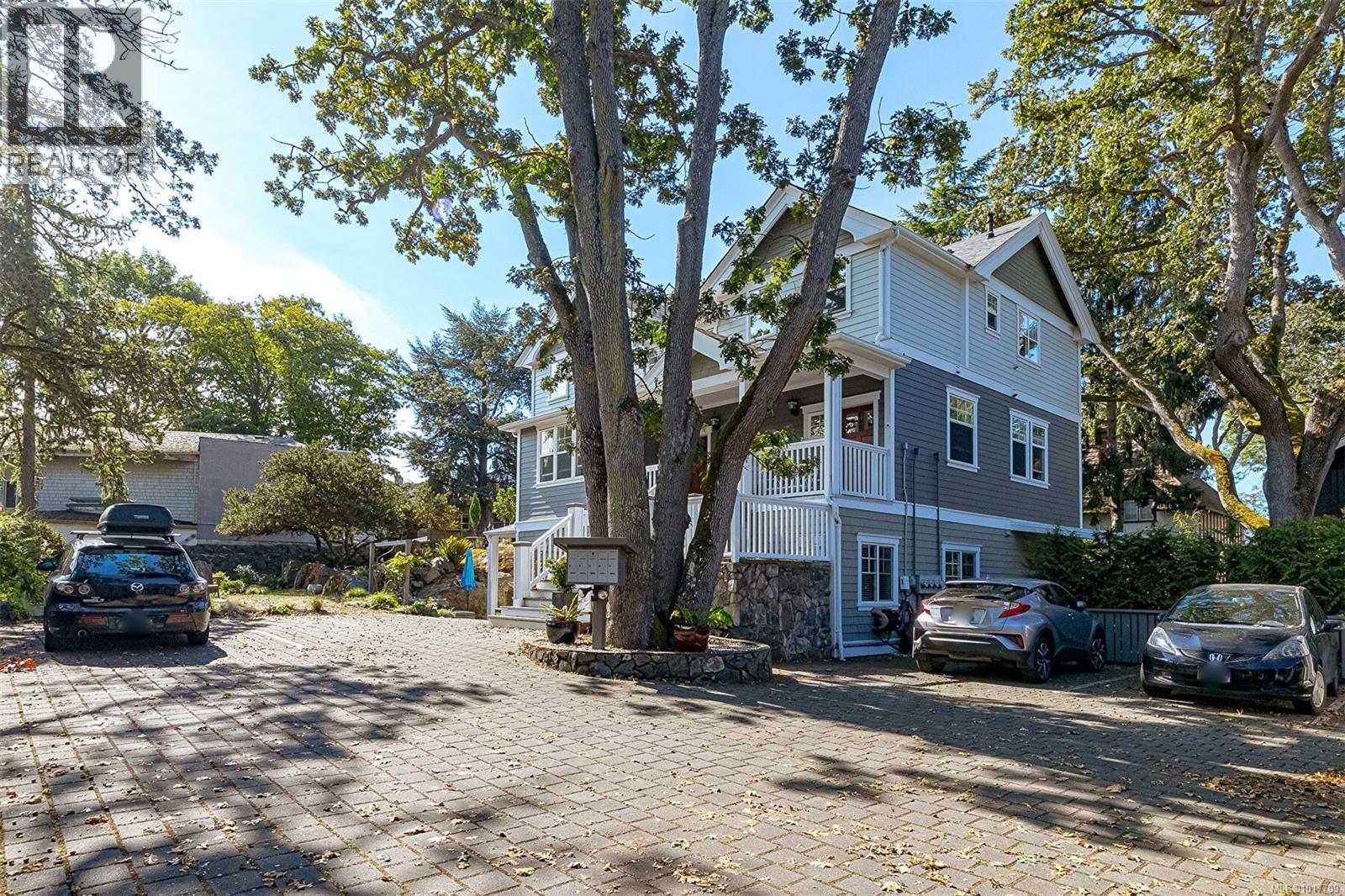 1 1002 Carberry Gdns, Victoria, British Columbia V8S 3R7 - Photo 5 - 1017709