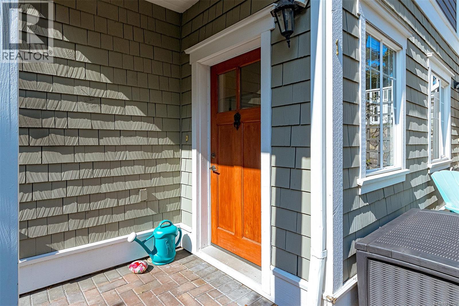 1 1002 Carberry Gdns, Victoria, British Columbia V8S 3R7 - Photo 8 - 1017709